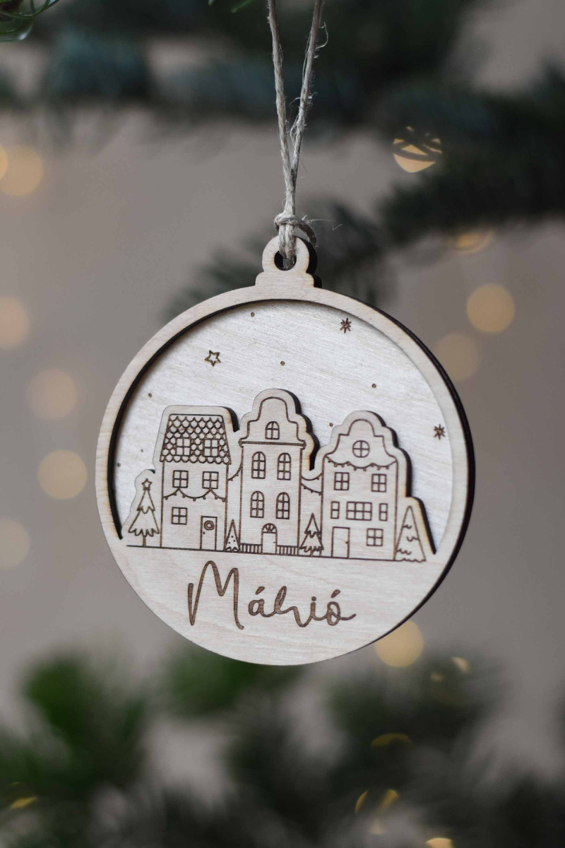 Skandináv házikós karácsonyfadísz saját névvel